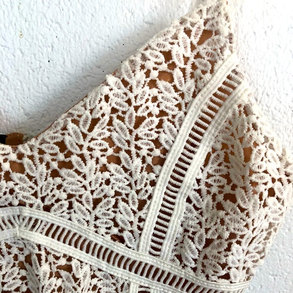Kendall & Kylie white and tan lace crop size medium - Picture 2 of 4